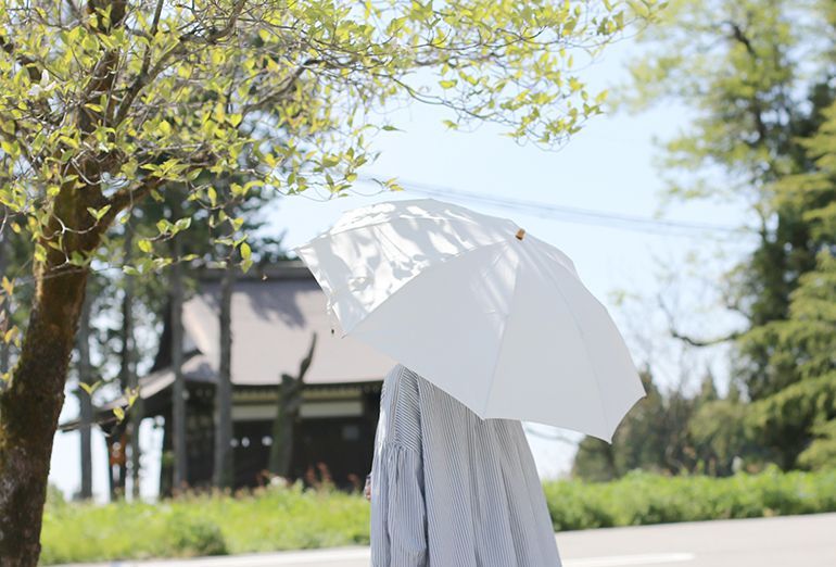 おしゃれな日傘のおすすめ22選｜折りたたみや完全遮光・人気ブランドまで詳しく紹介